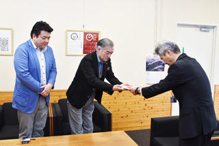十字屋グループ2.jpg