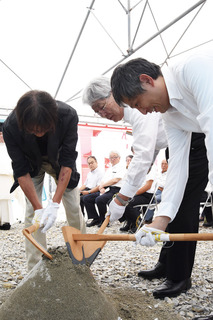 森林組合事務所_鍬入れ.jpg
