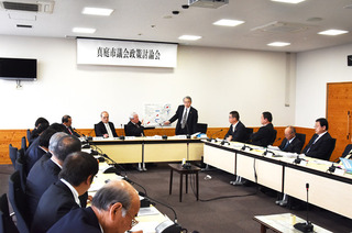 議会政策討論会.jpg